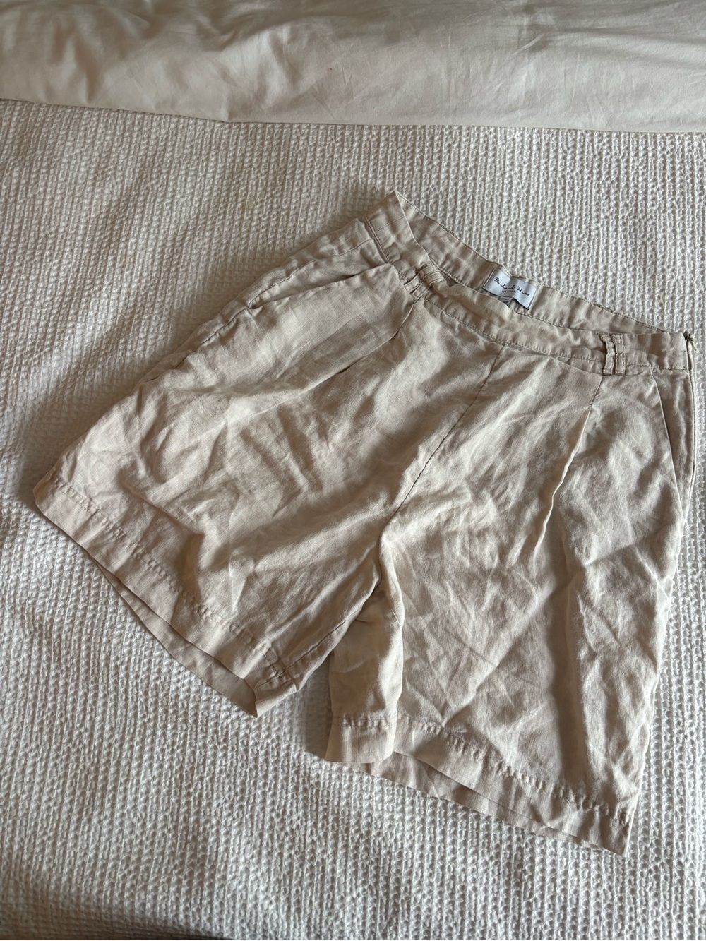 Michael Stars Women’s Sand Linen Flat Shorts - medium
